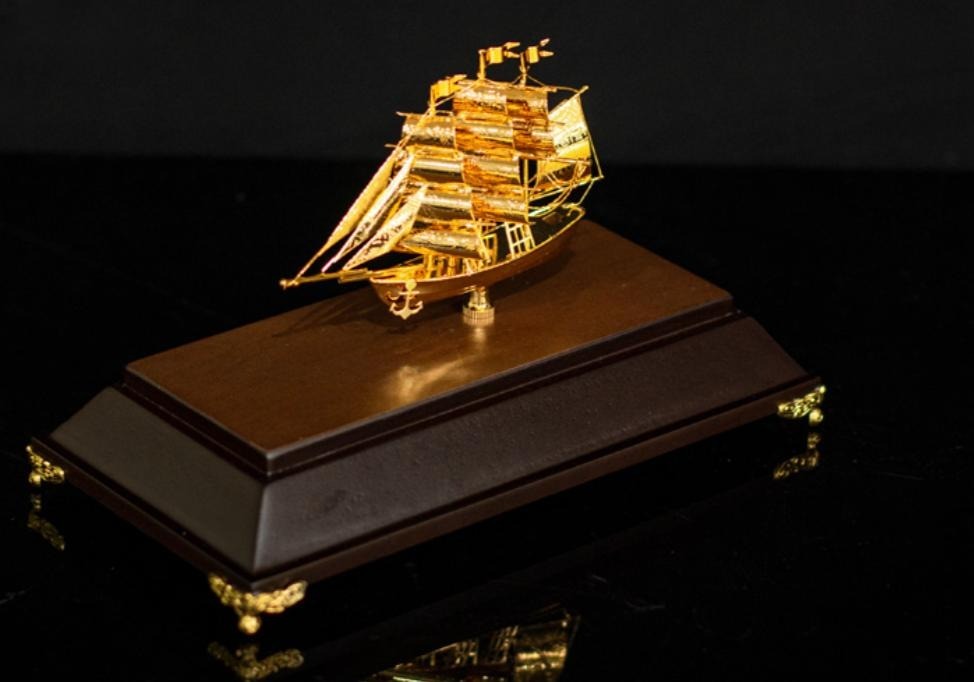 Mô hình thuyền buồm phong thuỷ mạ vàng MS 14 biểu tượng thuận buồm xuôi gió